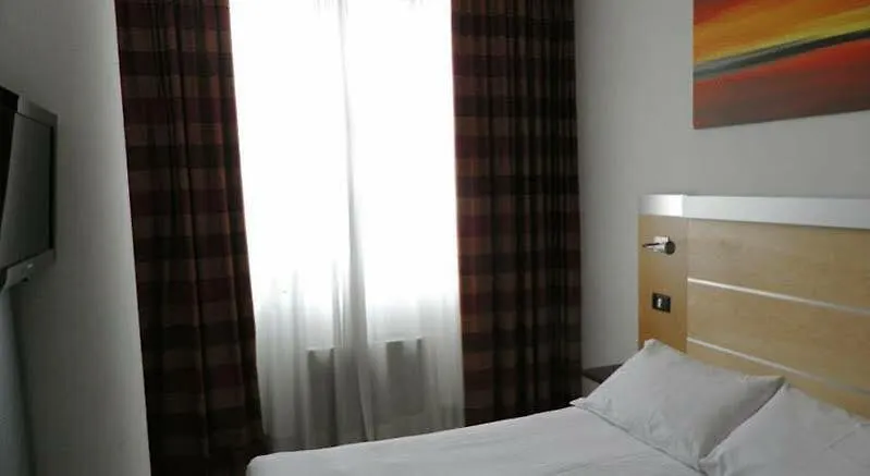 Sotel Nomentana Roma 3*, Rome